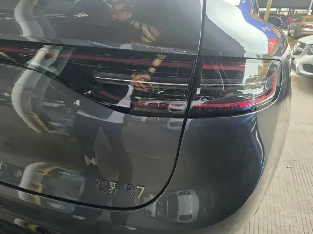 Zhijie Luxeed R7 2024 Pure Electric 802km Max — Фото автомобиля 16