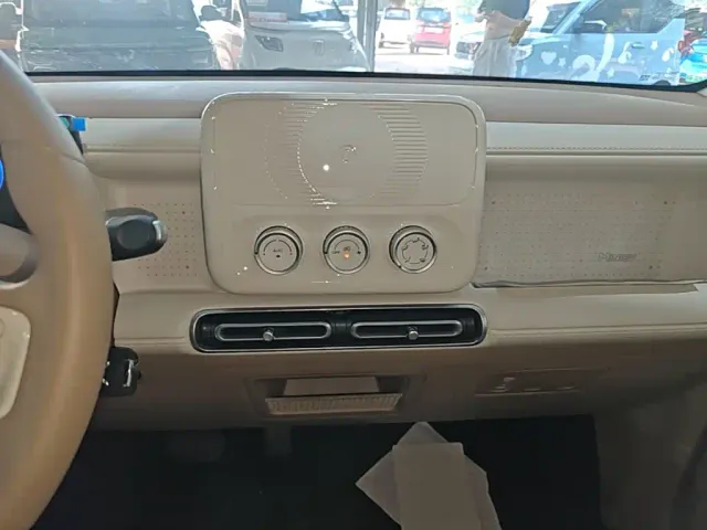 Wuling Hongguang Mini EV — Фото автомобиля 12