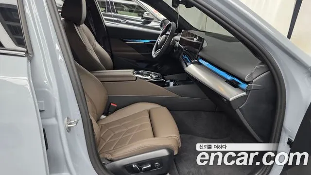 BMW 5-Series — Фото автомобиля 23