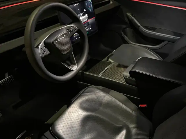Tesla Model 3 — Фото автомобиля 7