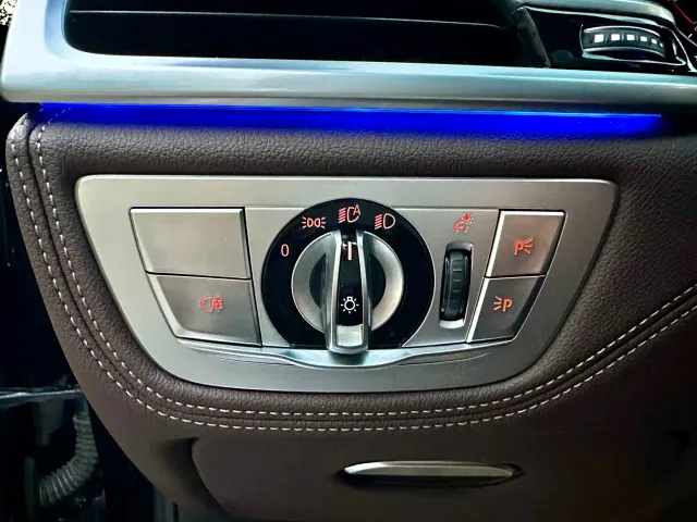 BMW 7 Series — Фото автомобиля 11