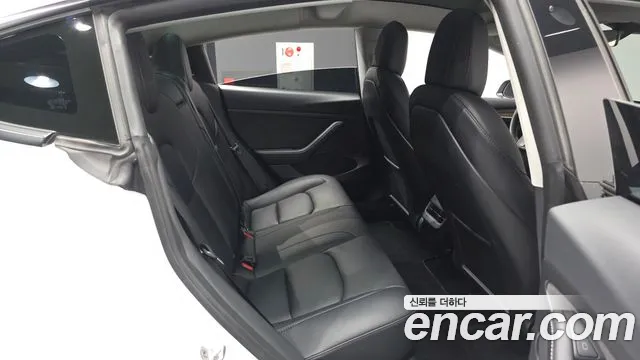 Tesla Model 3 — Фото автомобиля 10