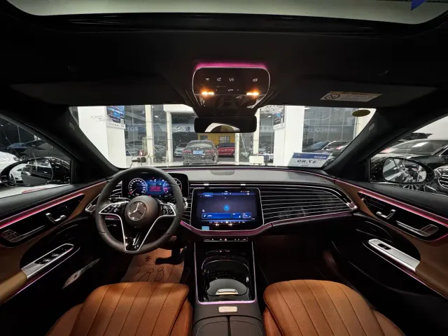 Mercedes-Benz E-Class — Фото автомобиля 12