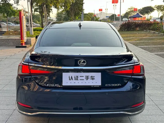 Lexus ES — Фото автомобиля 11