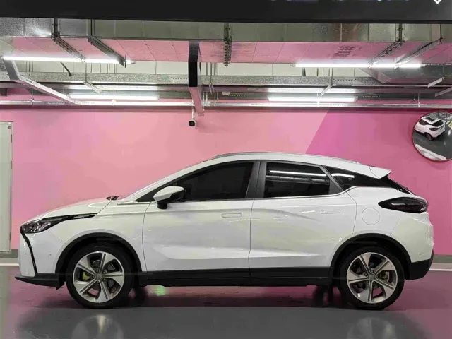 Geely Geometry M6 — Фото автомобиля 3