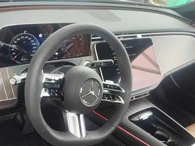 Mercedes-Benz E-Class — Фото автомобиля 4