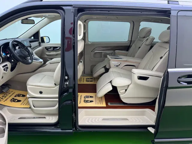 Mercedes-Benz V-Class — Фото автомобиля 26