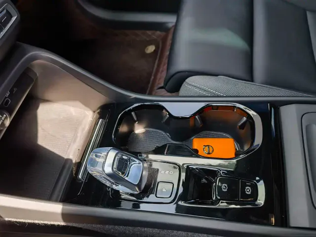 Volvo XC40 — Фото автомобиля 11