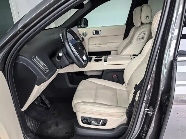 Li Auto L8 — Фото автомобиля 10