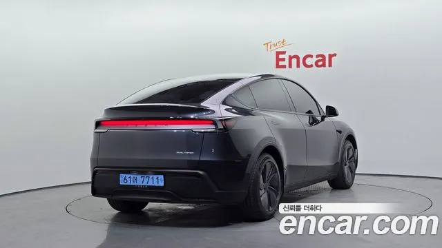 Tesla Model Y — Фото автомобиля 2