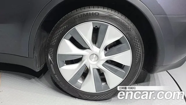 Tesla Model Y — Фото автомобиля 6