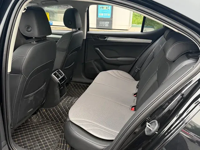 Skoda Superb — Фото автомобиля 9