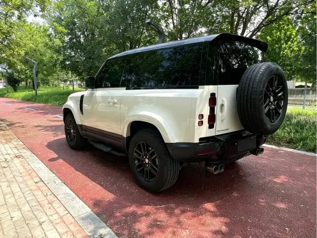 Land Rover Defender — Фото автомобиля 6