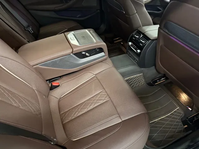 BMW BMW 5 Series 2023 530Li Premium M Sport Package — Фото автомобиля 10