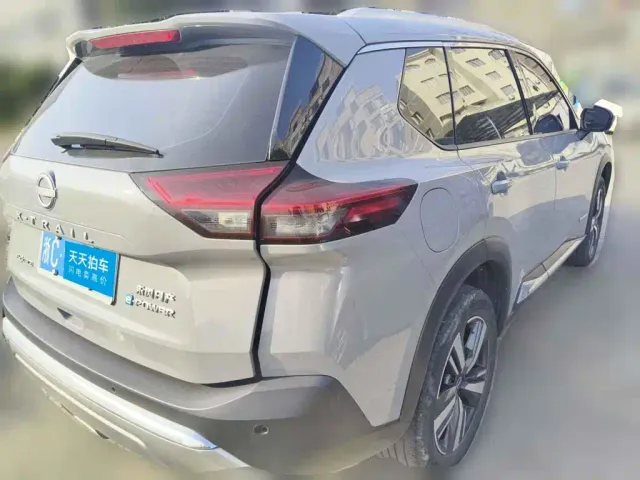 Nissan X-Trail — Фото автомобиля 2