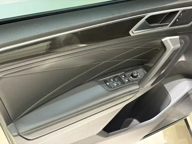 Volkswagen Tiguan L — Фото автомобиля 12