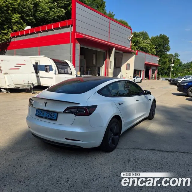 Tesla Model 3 — Фото автомобиля 5