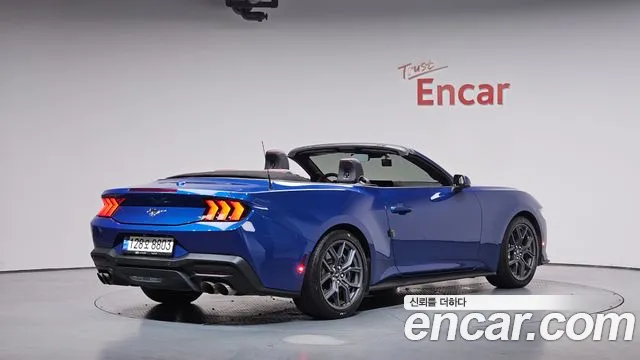 Ford Mustang Mustang 7 поколение 2.3 EcoBoost Premium Кабриолет — Фото автомобиля 2