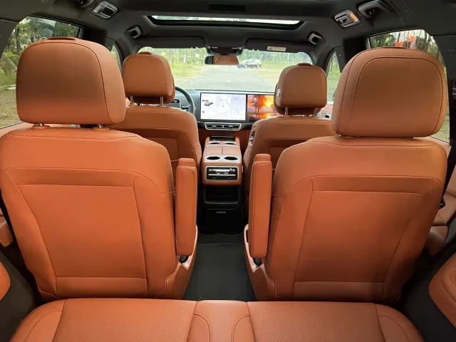 Li Auto L8 — Фото автомобиля 12