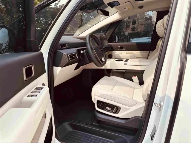 Li Auto MEGA — Фото автомобиля 7