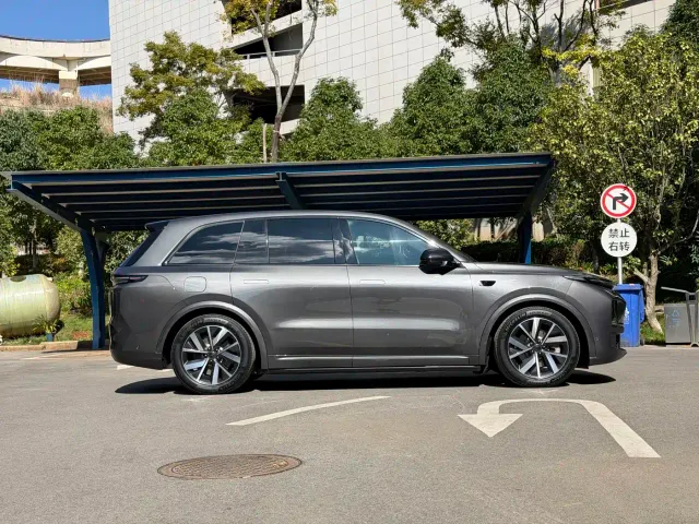 Li Auto L8 — Фото автомобиля 4