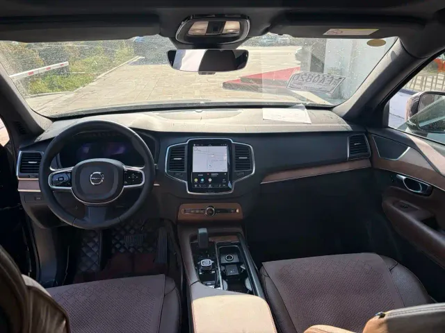 Volvo XC90 — Фото автомобиля 9
