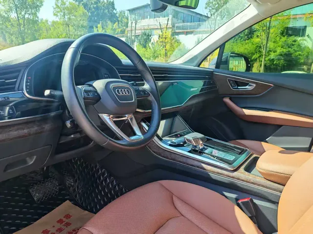 Audi Q7 — Фото автомобиля 8