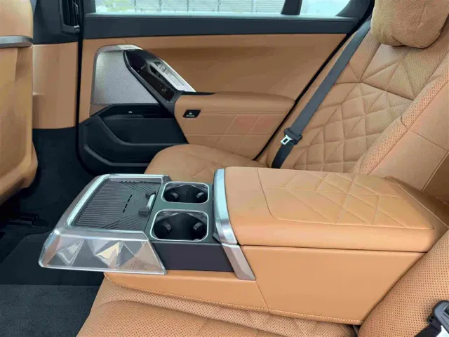 BMW 7 Series — Фото автомобиля 13