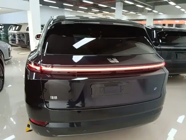Li Auto L7 — Фото автомобиля 5