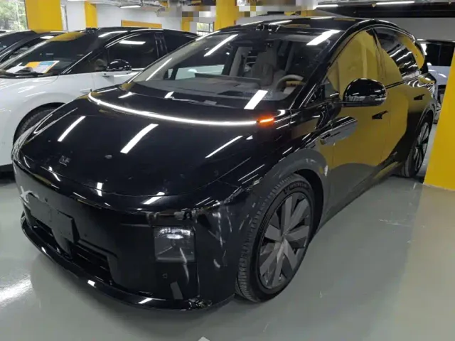 Фотография автомобиля — Li Auto i8