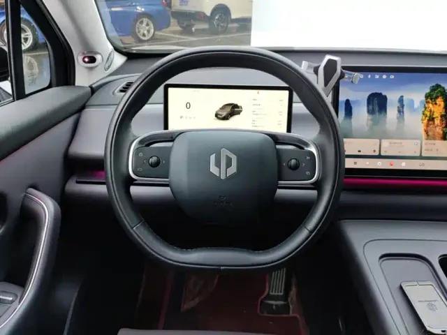 Leapmotor C10 — Фото автомобиля 15