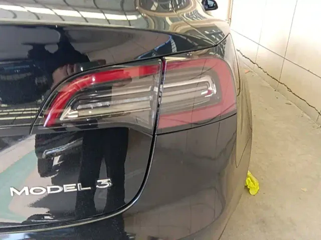 Tesla Model 3 — Фото автомобиля 7