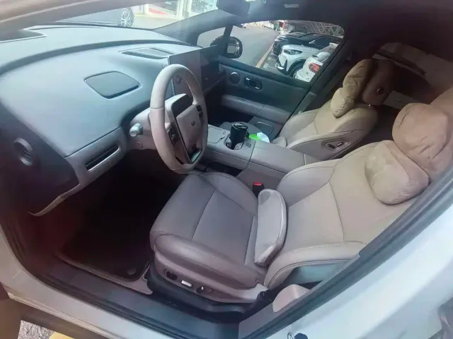 Li Auto i6 — Фото автомобиля 4