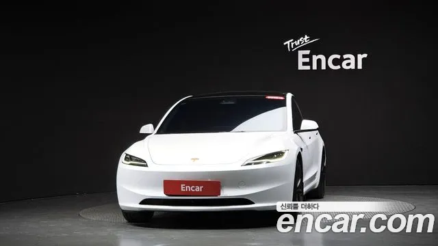 Tesla Model 3 — Фото автомобиля 3