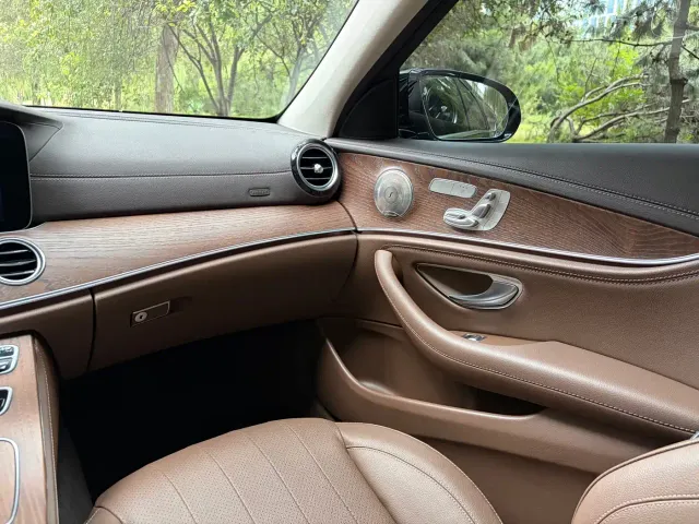 Mercedes-Benz E-Class — Фото автомобиля 10