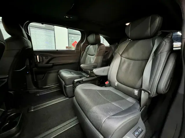 Toyota Sienna — Фото автомобиля 14