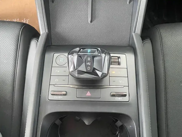 BYD Qin L — Фото автомобиля 9