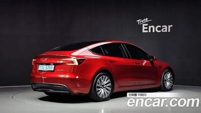 Tesla Model 3 — Фото автомобиля 2
