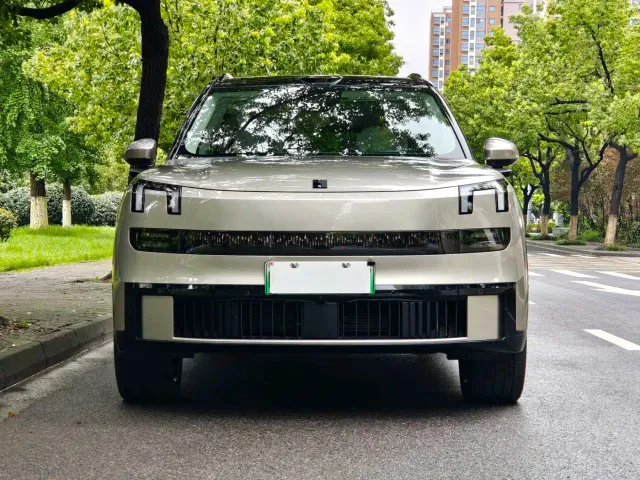 Lynk & Co 900 — Фото автомобиля 2