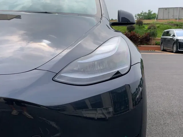 Tesla Model Y — Фото автомобиля 13