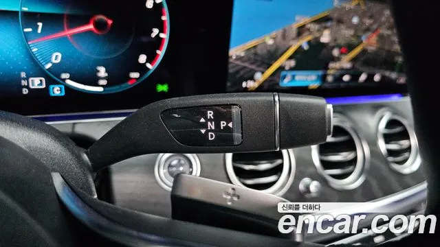 Mercedes-Benz E-Class — Фото автомобиля 9