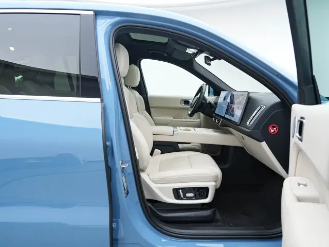 Li Auto L8 — Фото автомобиля 18