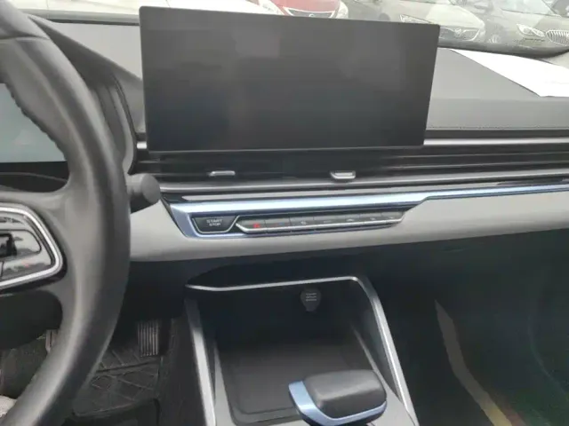 Geely Emgrand — Фото автомобиля 13