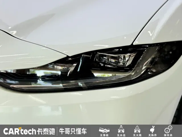 Jaguar XEL — Фото автомобиля 5