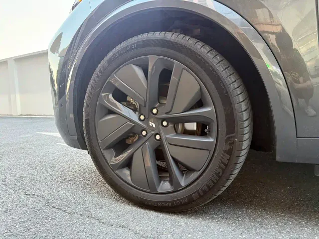 Li Auto L9 — Фото автомобиля 6