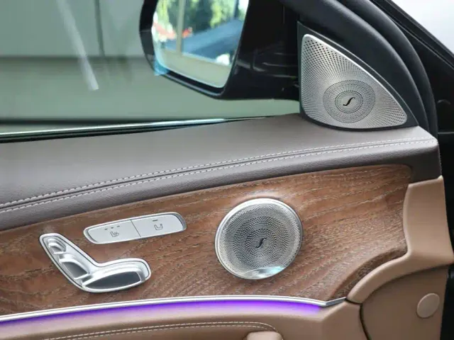 Mercedes-Benz E-Class — Фото автомобиля 13