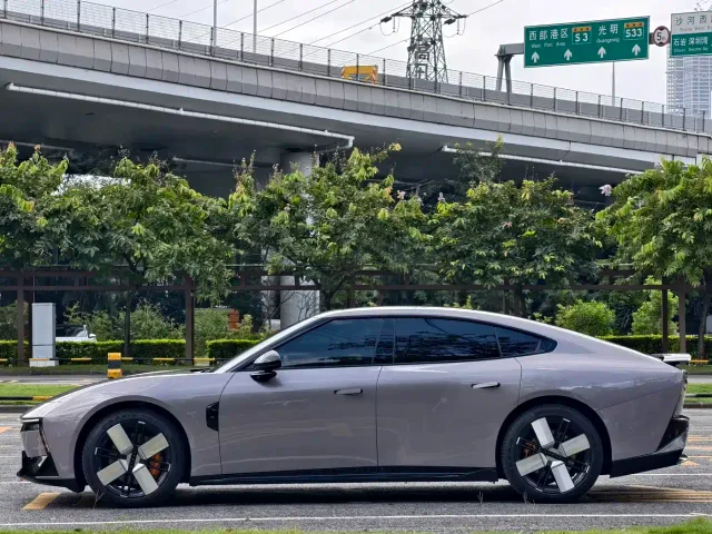Xpeng P7 — Фото автомобиля 3