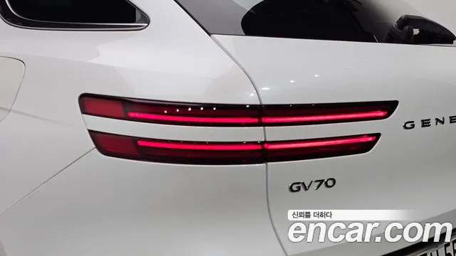 Genesis GV70 — Фото автомобиля 22