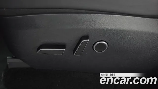 Tesla Model Y — Фото автомобиля 30