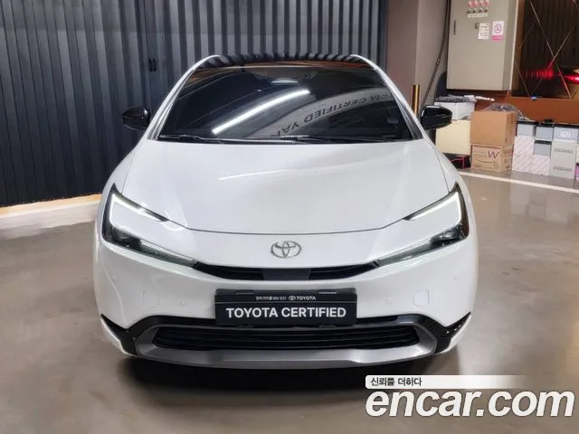 Toyota Prius Generation 5 — Фото автомобиля 2